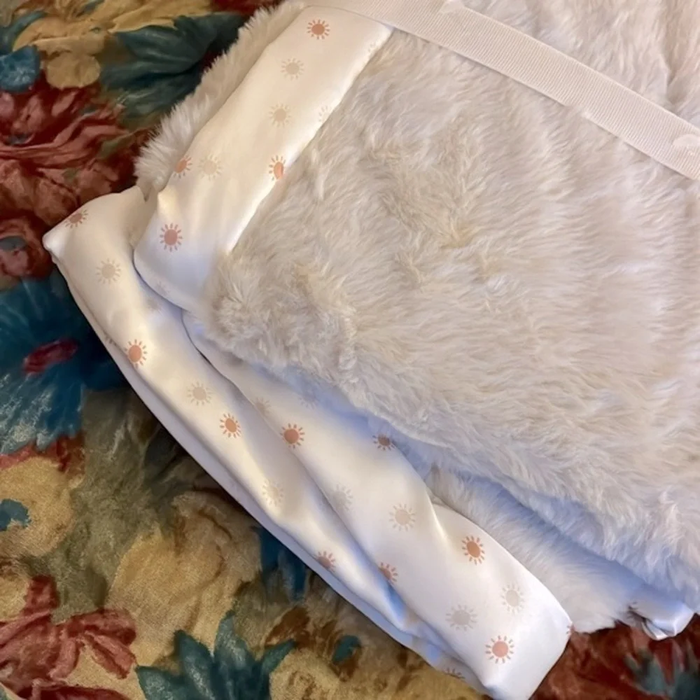 Brand New Modern Moments by Gerber Plush Baby Blanket w/ Satin Trim Neutral